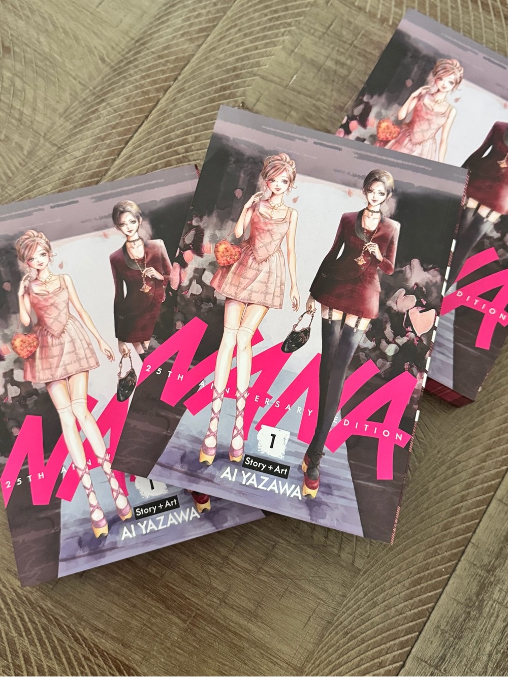 NANA Vivienne Westwood Volume 1 Manga by Ai Yazawa - Pink & Black Cover. 1 Copy